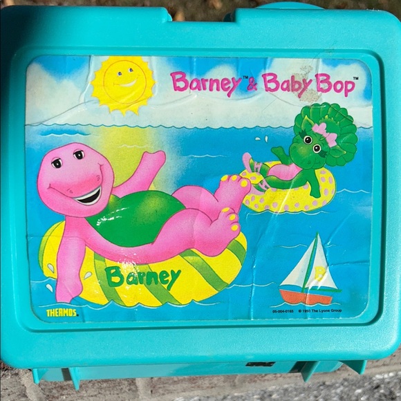 Barney & Baby Bop Lunch Box with Thermos & Action Figure Playset All included 🚒 - Picture 7 of 8